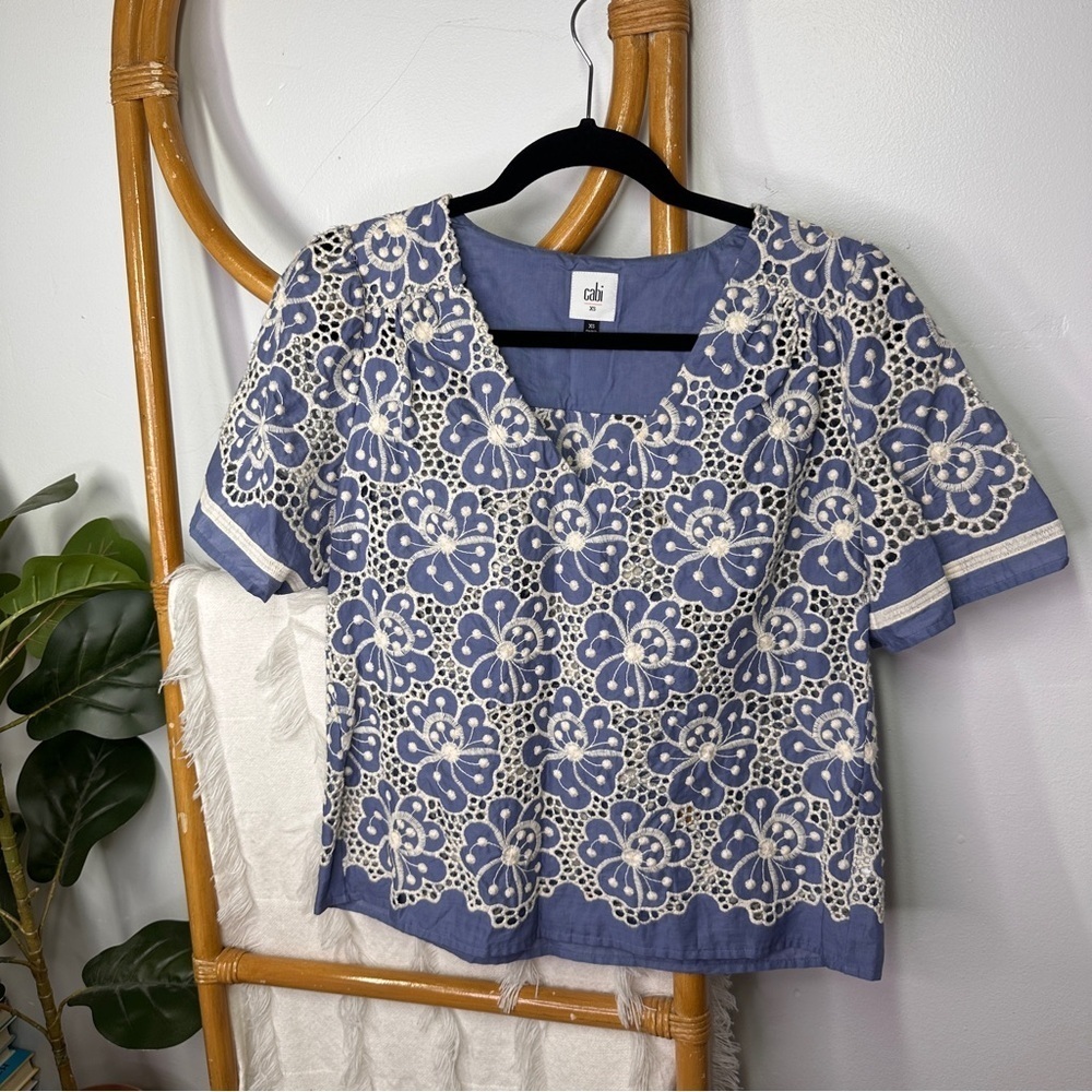 Cabi Blue and White Embroidered Blouse sz XS - Picture 2 of 7